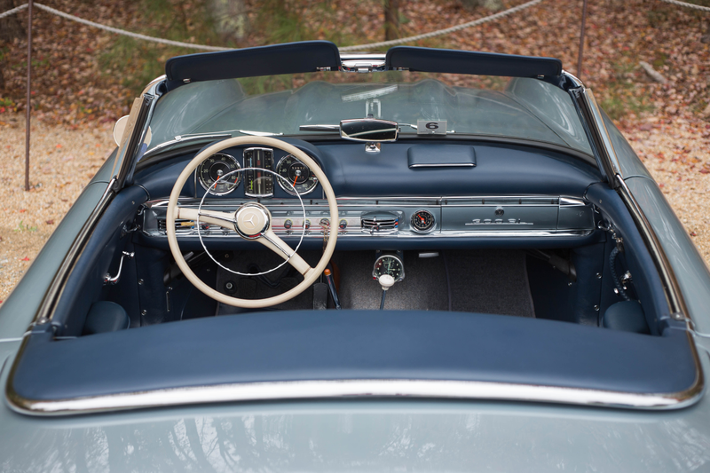 Illustration for article titled The Mercedes-AMG GT C Roadster And Mercedes-Benz 300SL Roadster Both Hail From A Golden Age